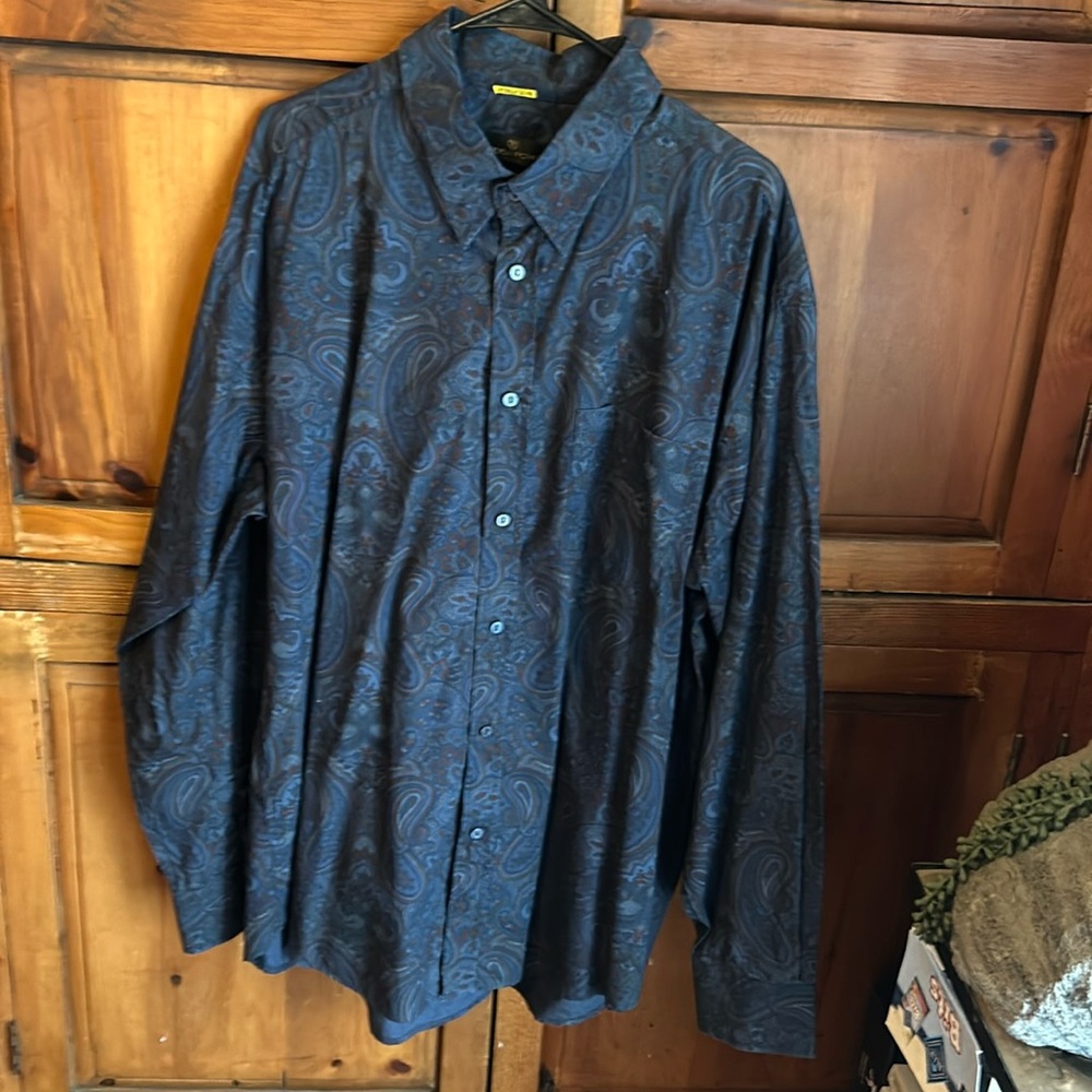 Bugstchi men’s long sleeve shirt SIZE XXL